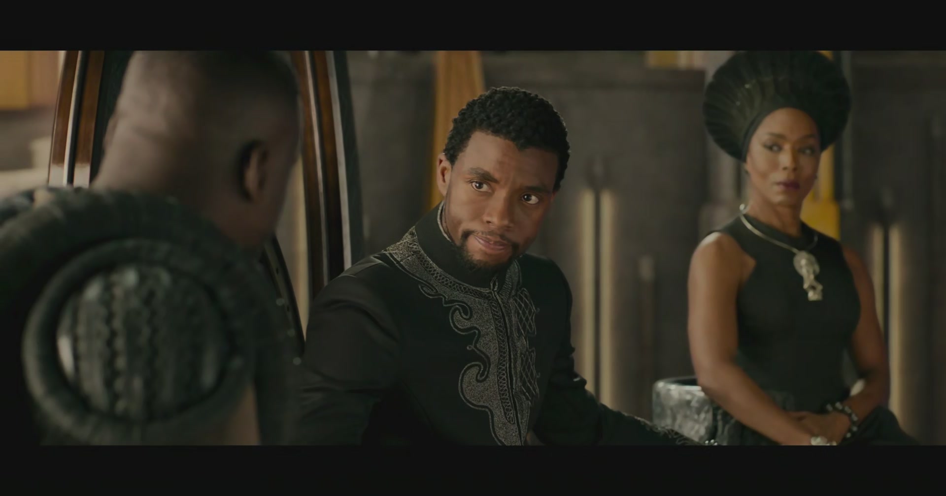 BlackPanther-Screencaps-0100.jpg