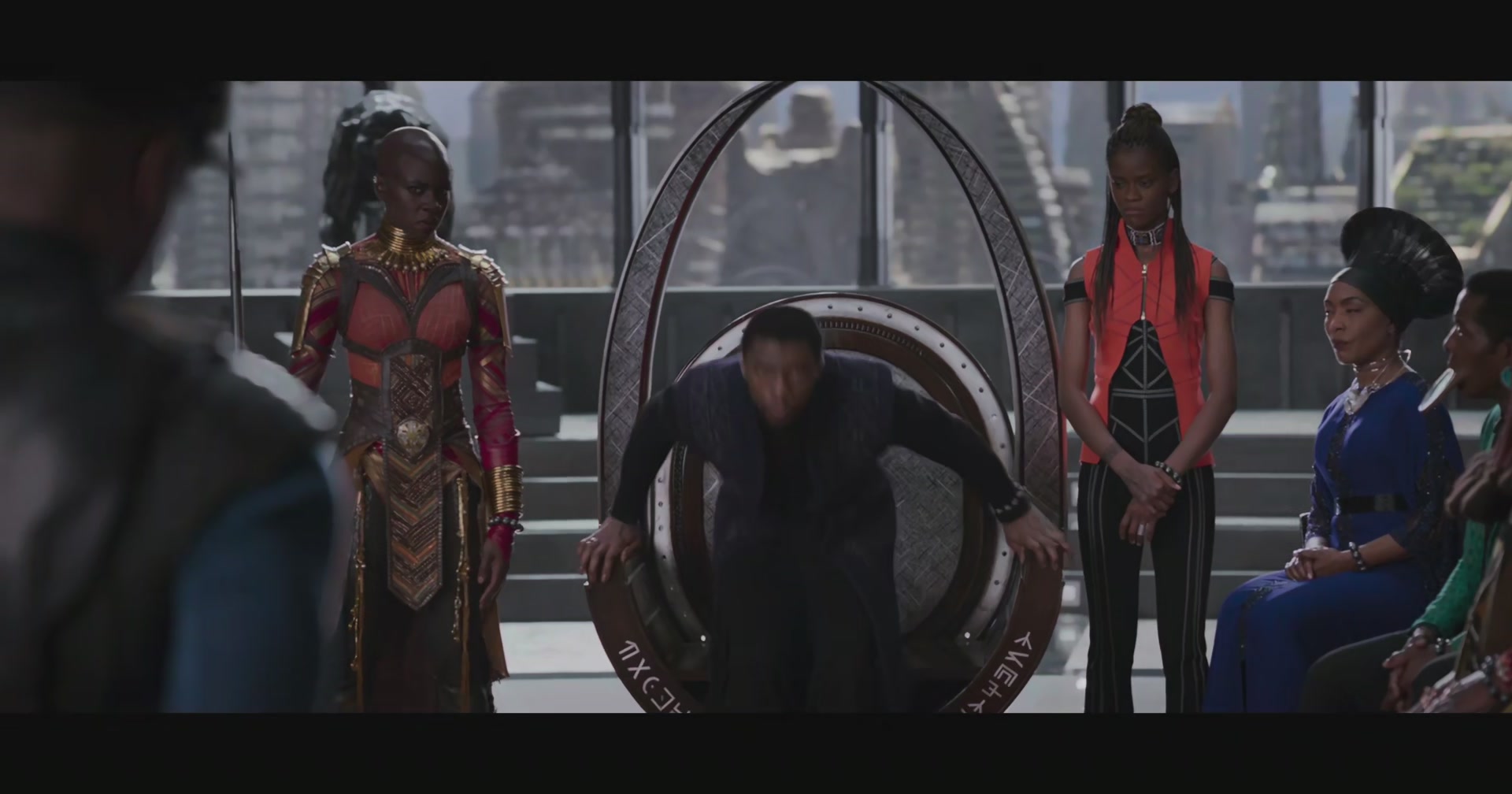 BlackPanther-Screencaps-0105.jpg