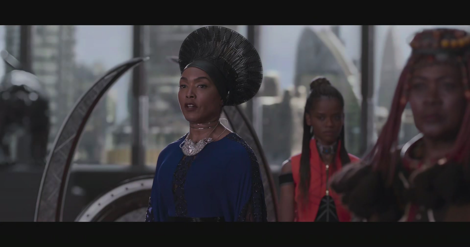 BlackPanther-Screencaps-0110.jpg