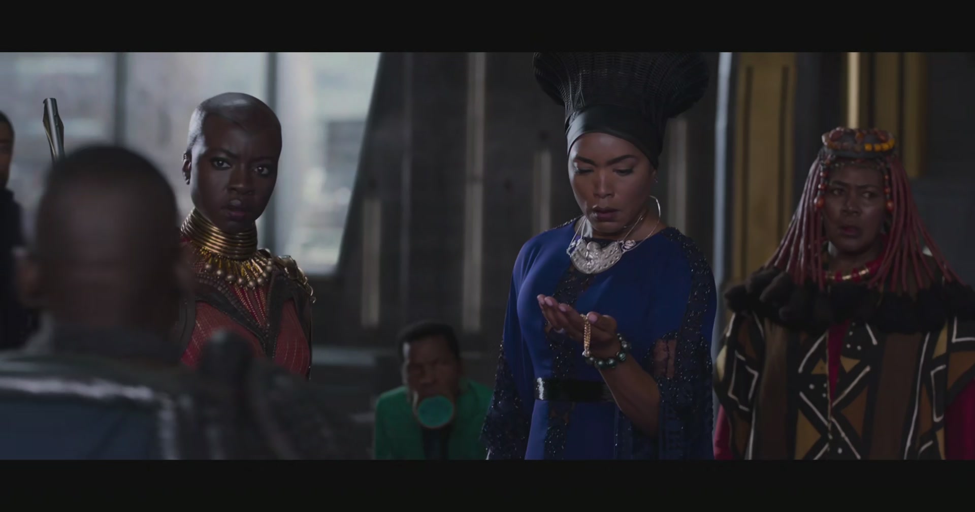 BlackPanther-Screencaps-0124.jpg