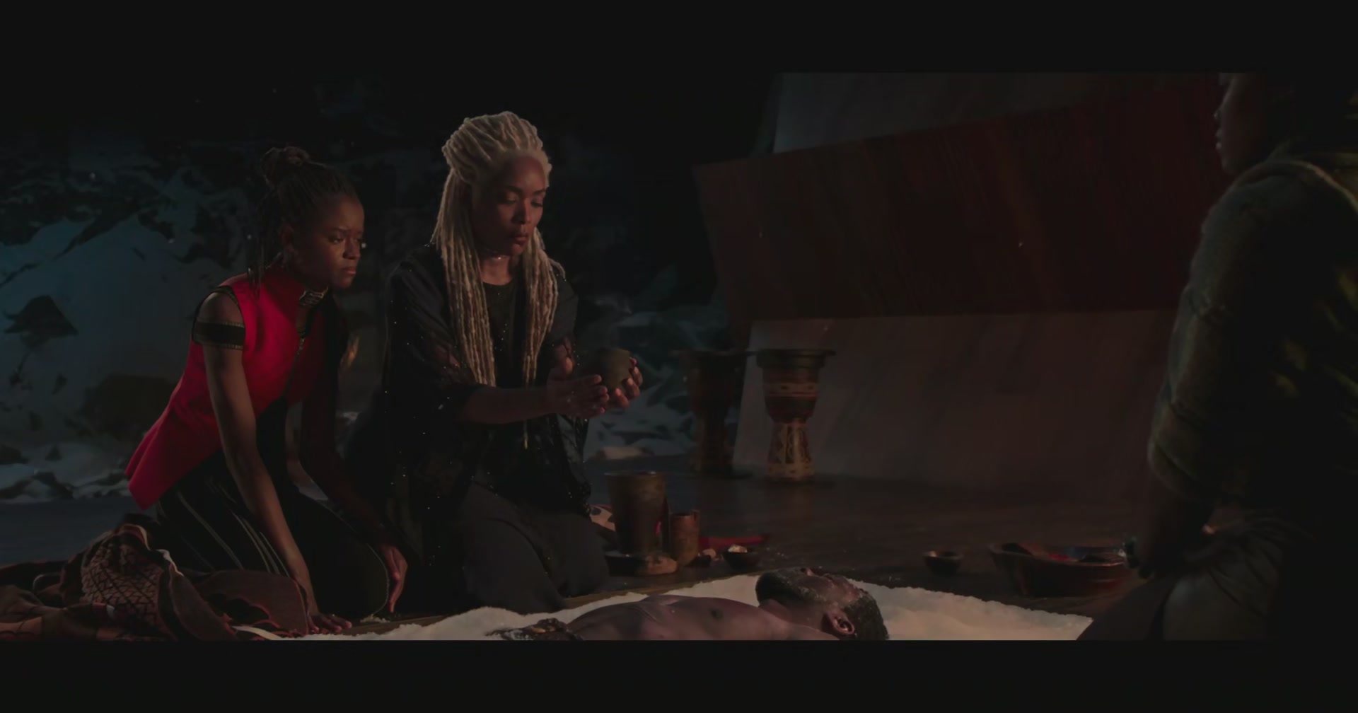 BlackPanther-Screencaps-0304.jpg