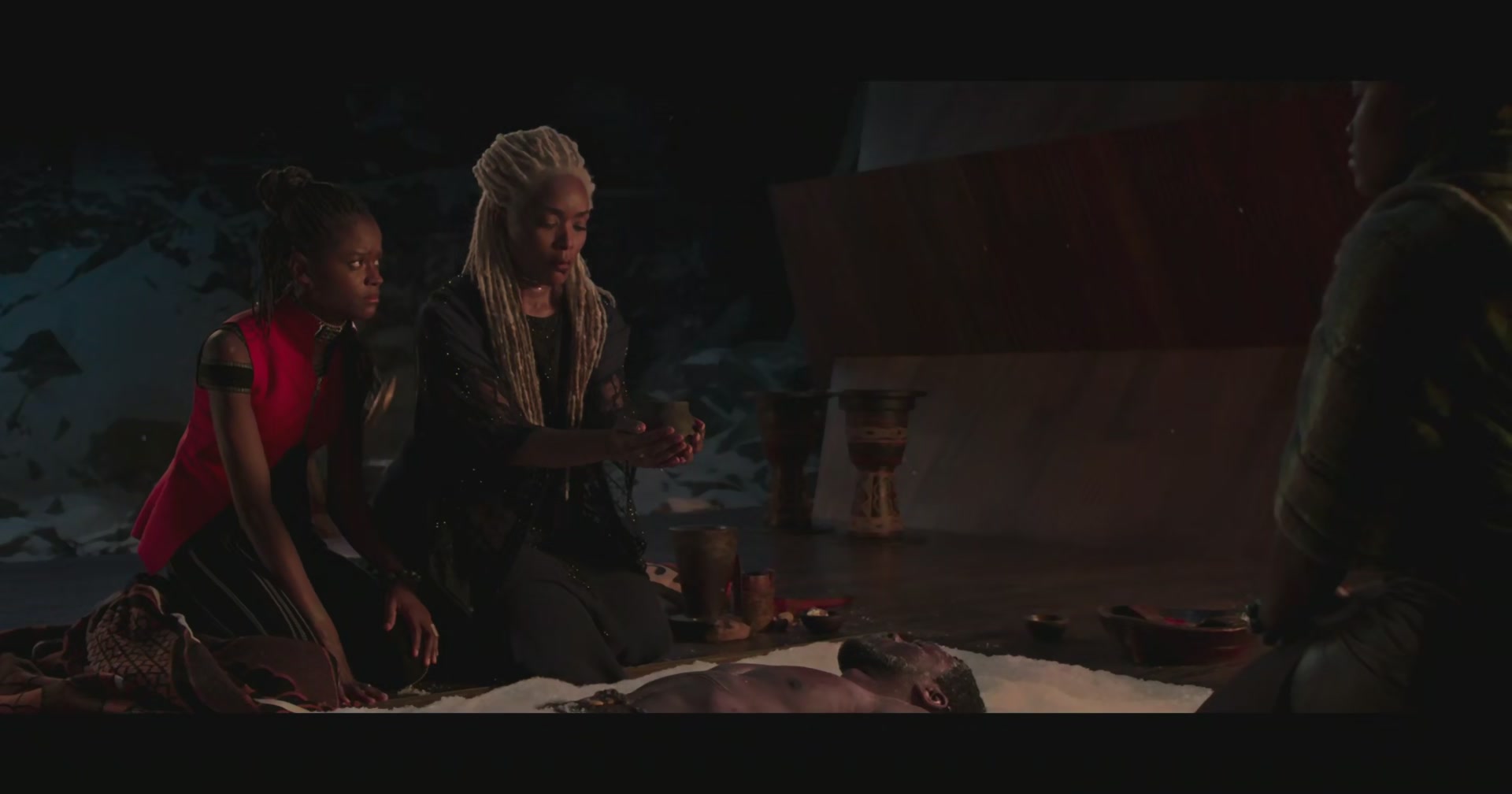 BlackPanther-Screencaps-0305.jpg