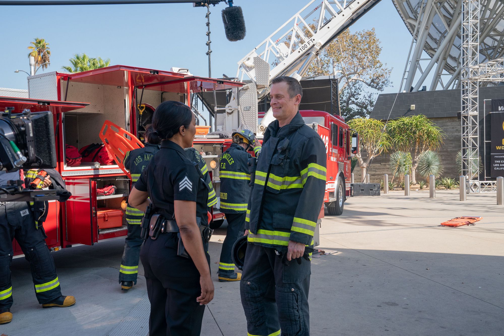 9-1-1-Season6BehindTheScenes-0001.jpg