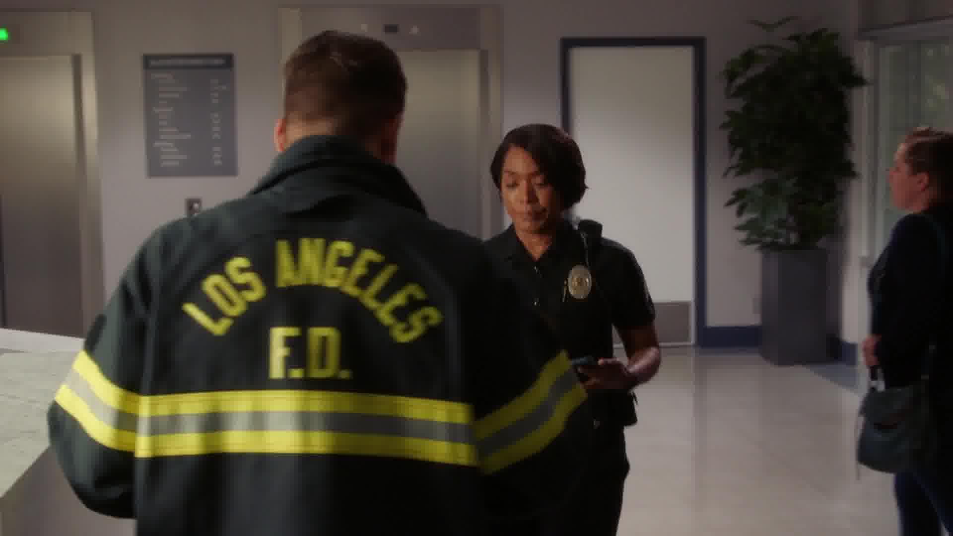 9-1-1-S06E07-Caps-0035.jpg