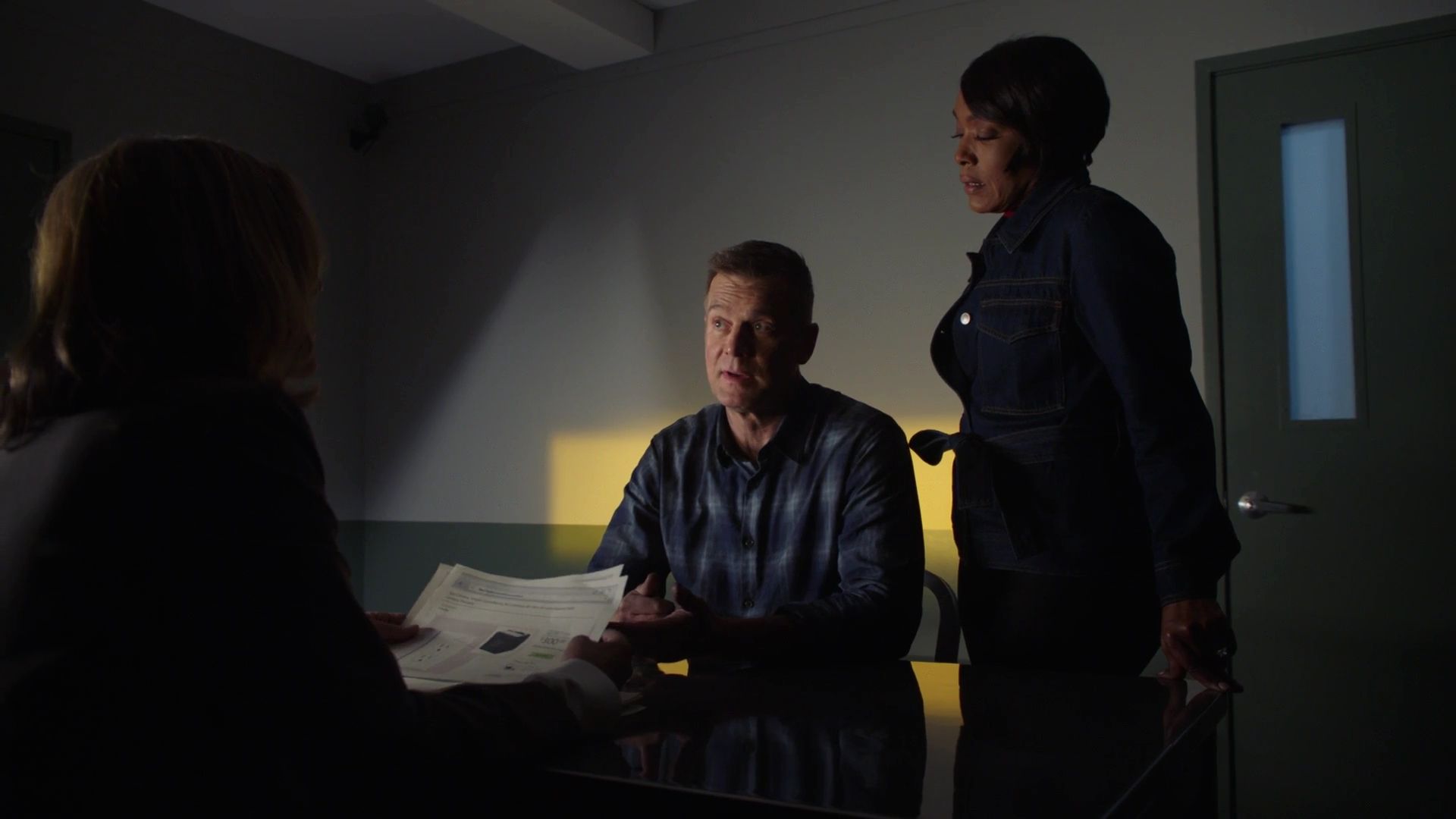 9-1-1-S06E12-Caps-0083.jpg