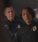 9-1-1-S06E015-0795.jpg