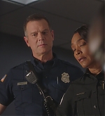 9-1-1-S06E015-0802.jpg