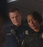 9-1-1-S06E015-0809.jpg