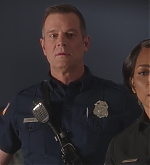 9-1-1-S06E015-0818.jpg