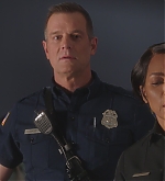 9-1-1-S06E015-0819.jpg