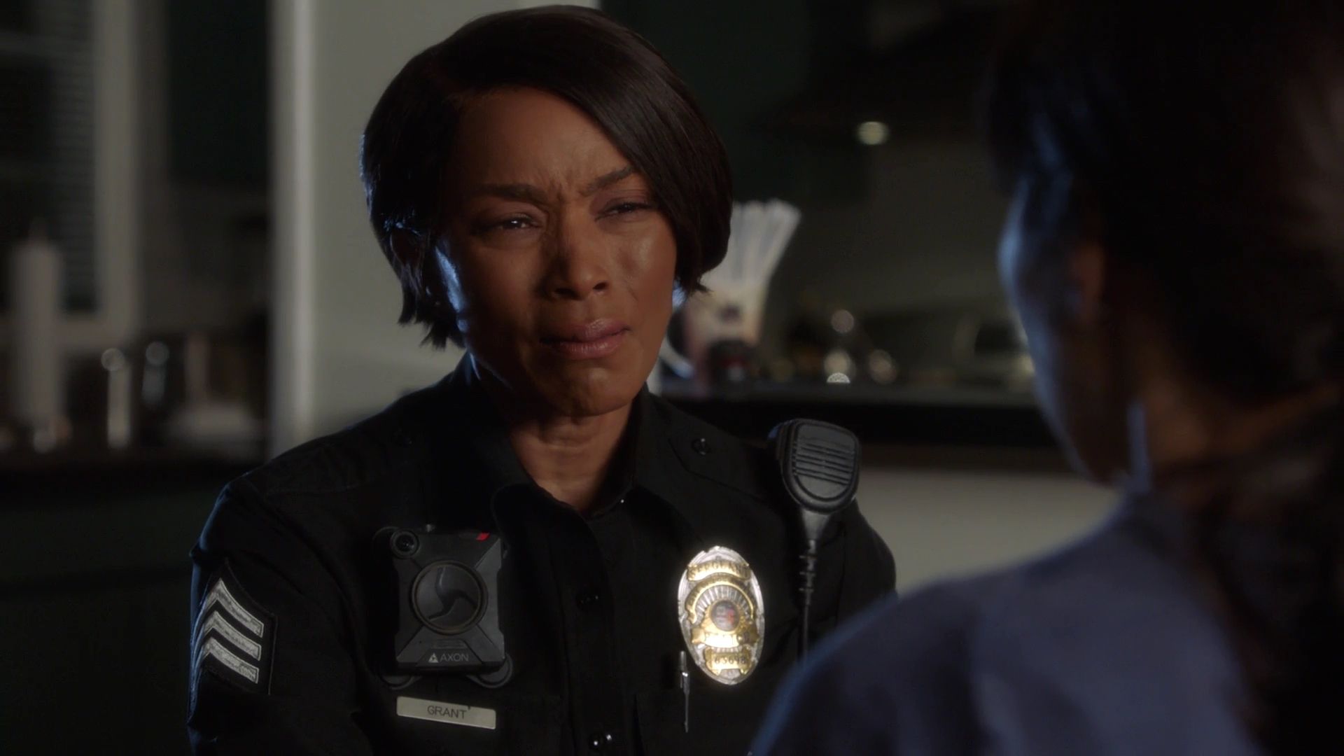 9-1-1-S06E17-156.jpg