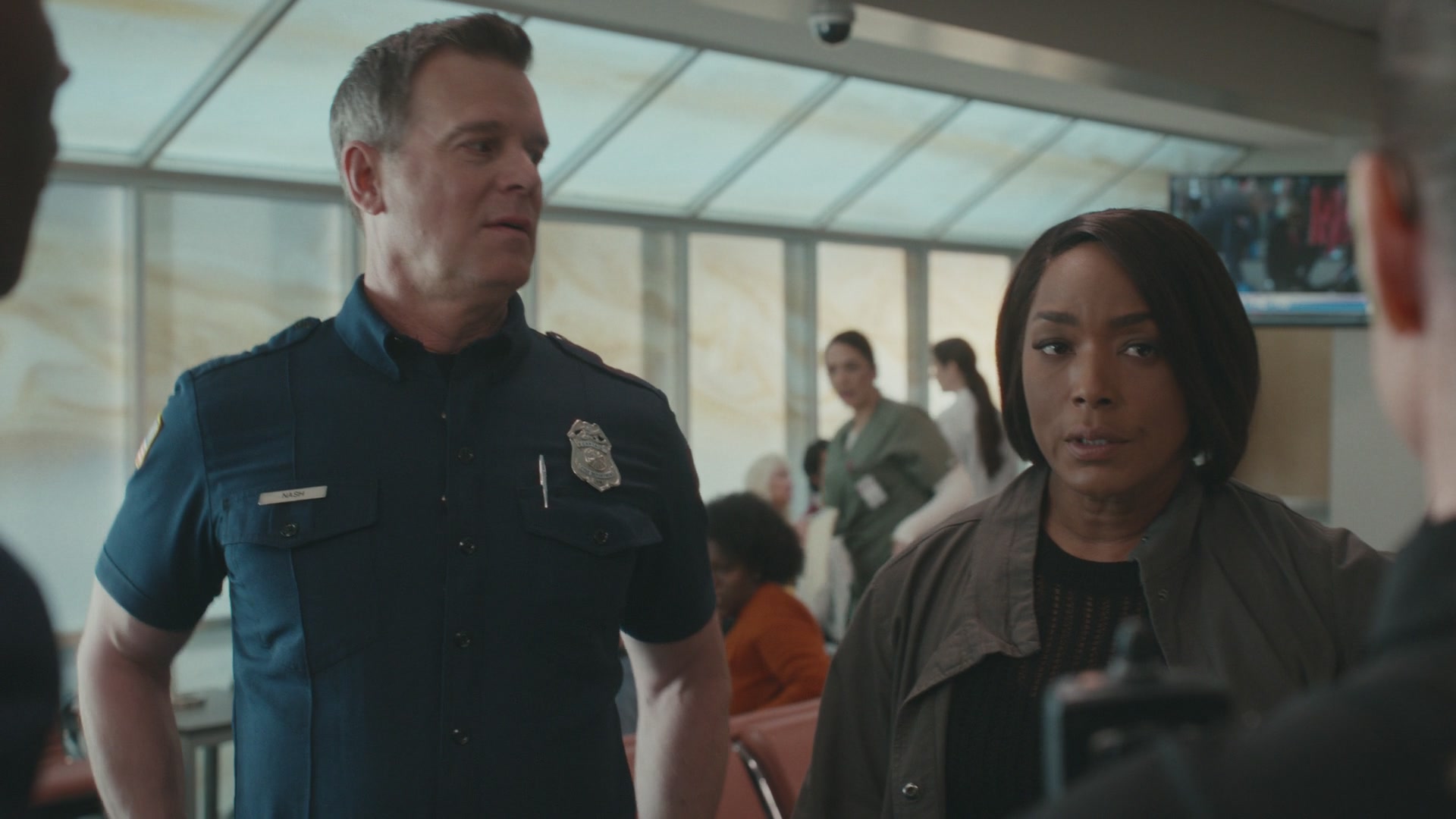 9-1-1-8x03-Caps-0753.jpg