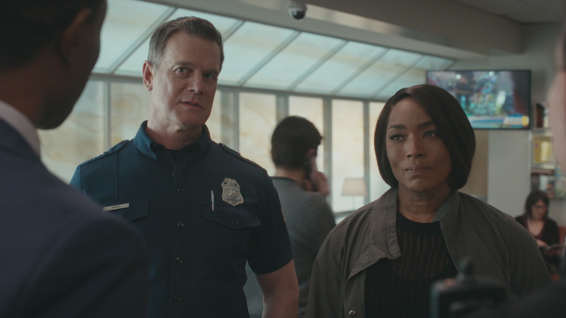 9-1-1-8x03-Caps-0758.jpg