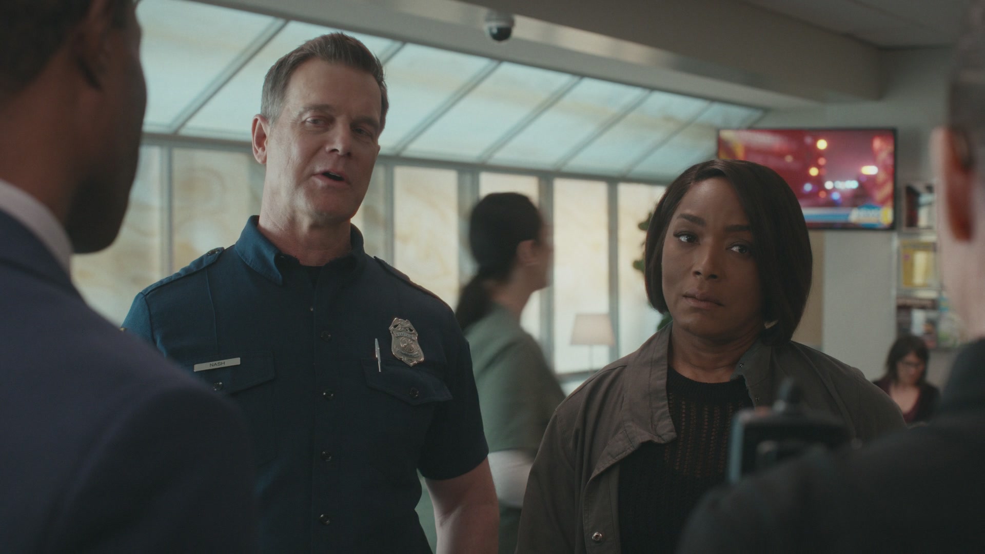 9-1-1-8x03-Caps-0770.jpg