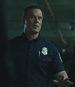 9-1-1-8x03-Caps-0708.jpg