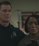 9-1-1-8x03-Caps-0900.jpg