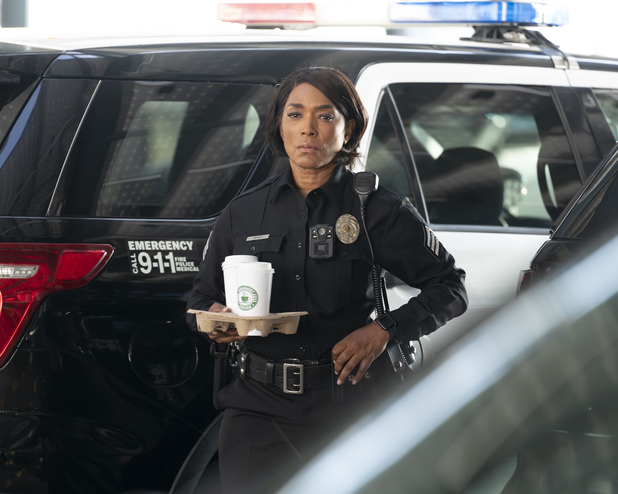 9-1-1-8x07-Stills-010.jpg