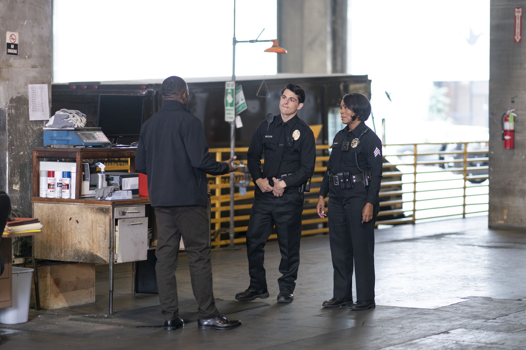 9-1-1-8x07-Stills-022.jpg