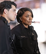 9-1-1-8x07-Stills-019.jpg