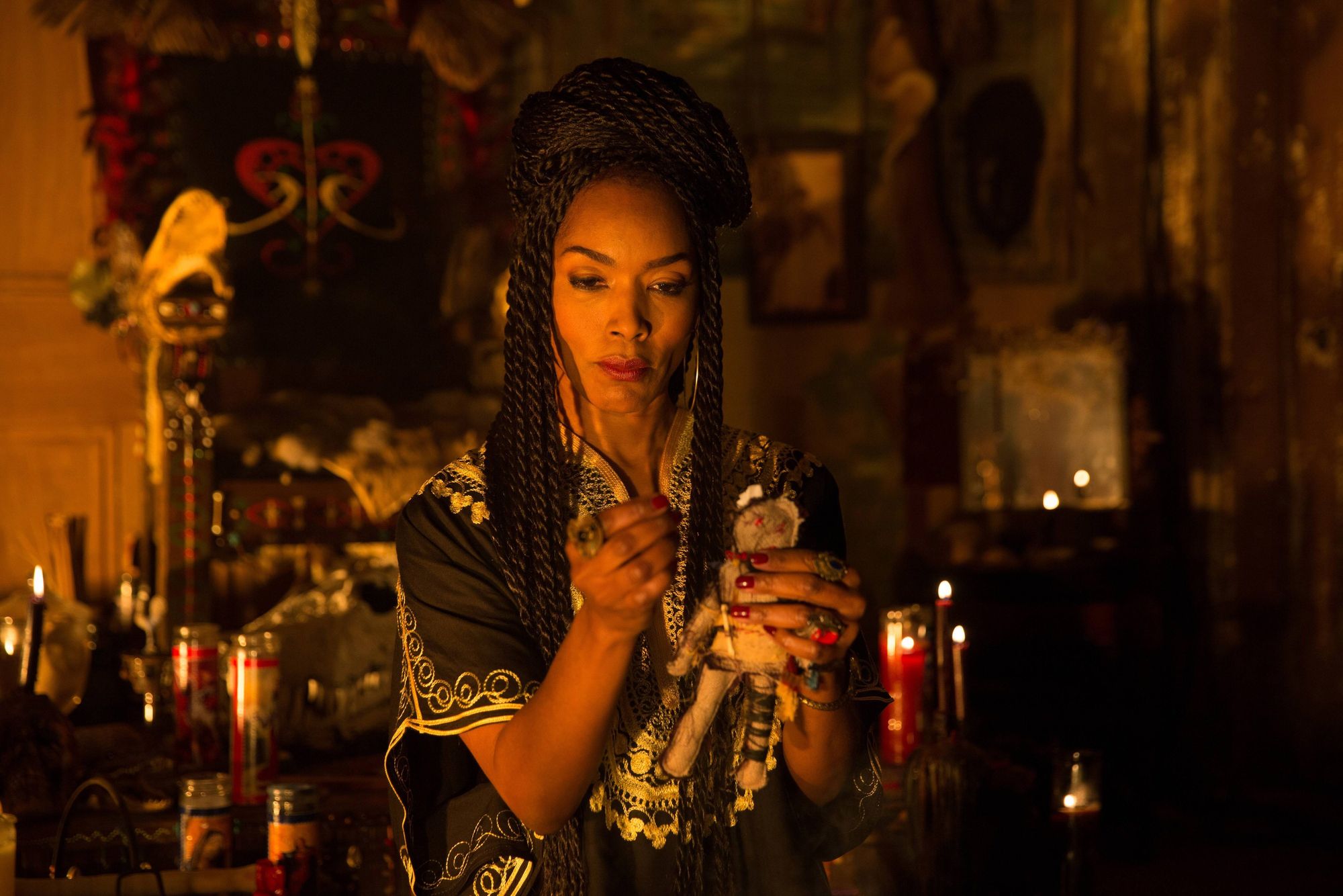 AmericanHorrorStoryCoven-Stills-0007.jpg