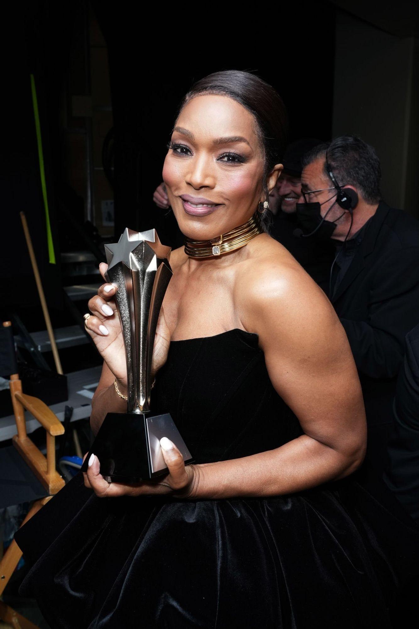 01-15-CriticsChoiceAwards-Backstage-0015.jpg