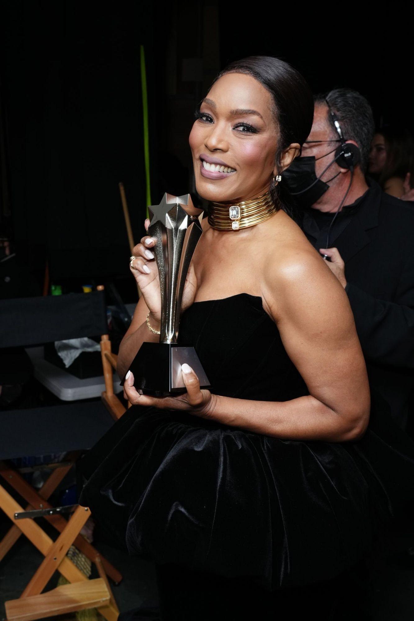 01-15-CriticsChoiceAwards-Backstage-0016.jpg